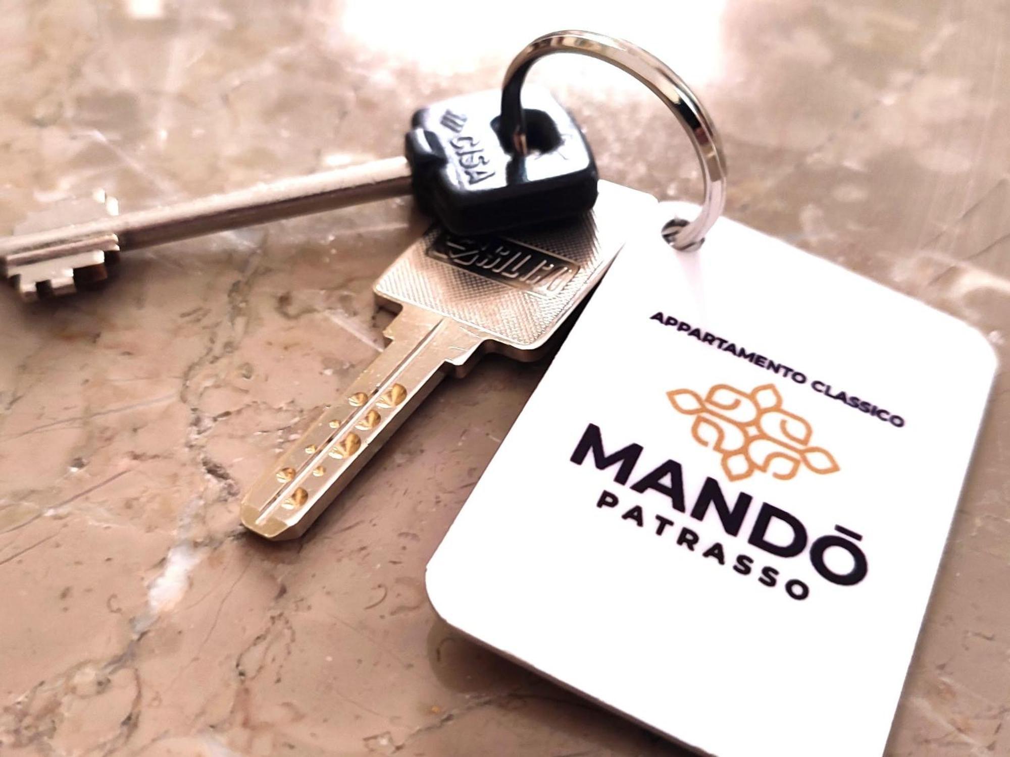 Mando Patrasso - Classical Apartment In The Center Of Patras With Free Parking Экстерьер фото